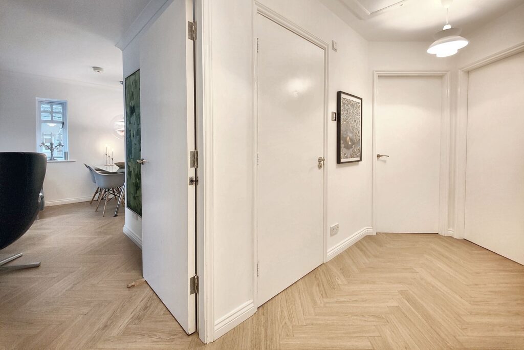 The Colonnade, Lancaster, LA1