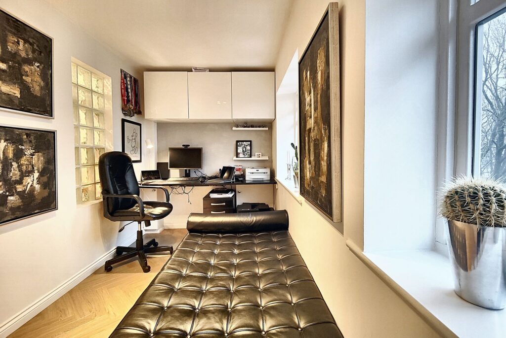 The Colonnade, Lancaster, LA1